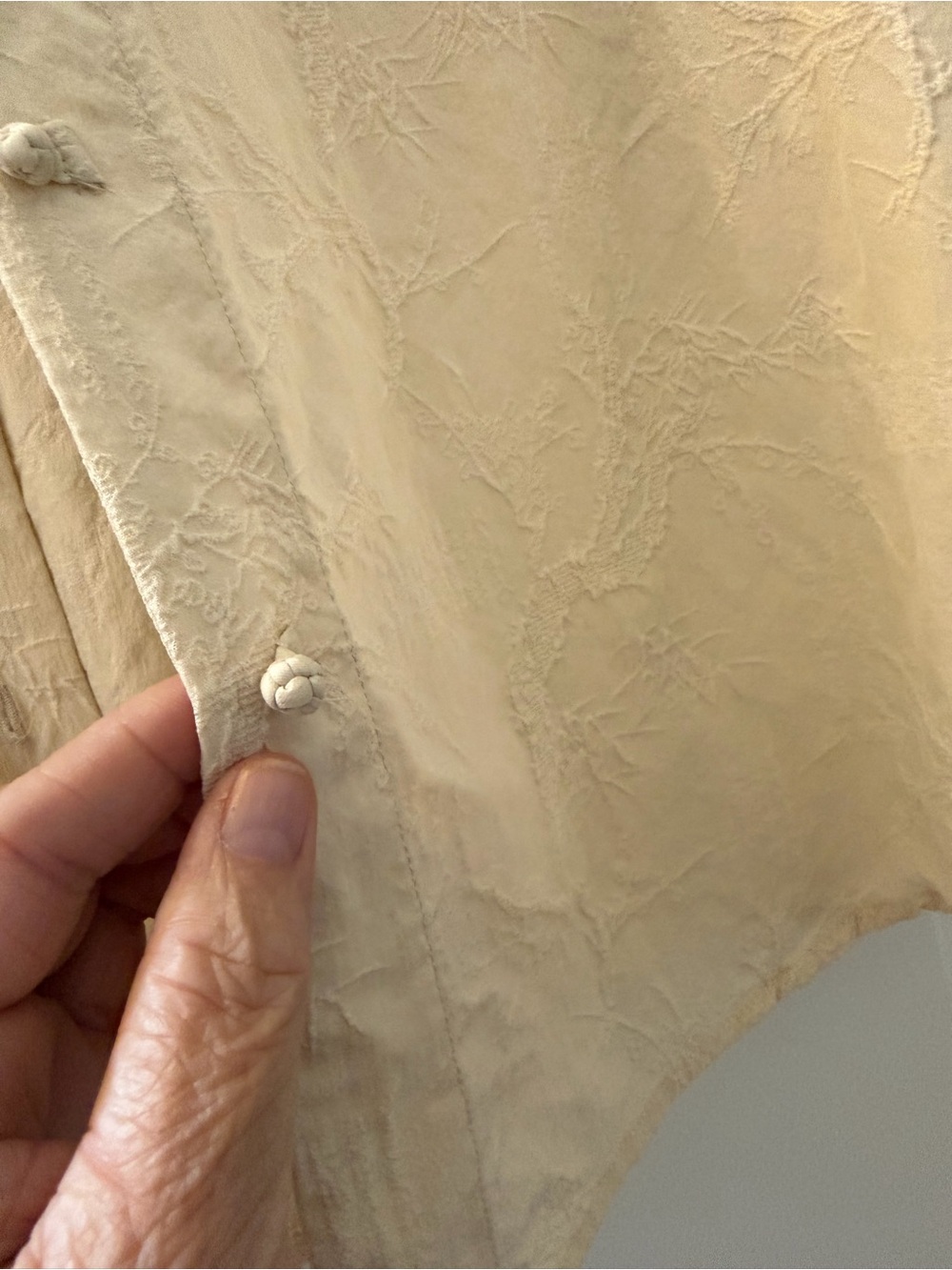 Citron Santa Monica 100% Silk Asian Inspired 3/4 Sleeve Blouse. Embossed. SZ M - Picture 2 of 9